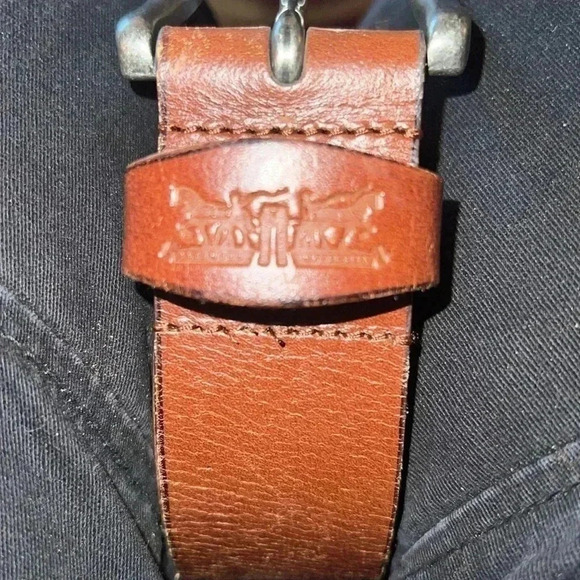 Levi’s Men’s Distressed Brown Leather Belt Brushed Silver Tone Buckle XL 42-44 - Picture 2 of 12